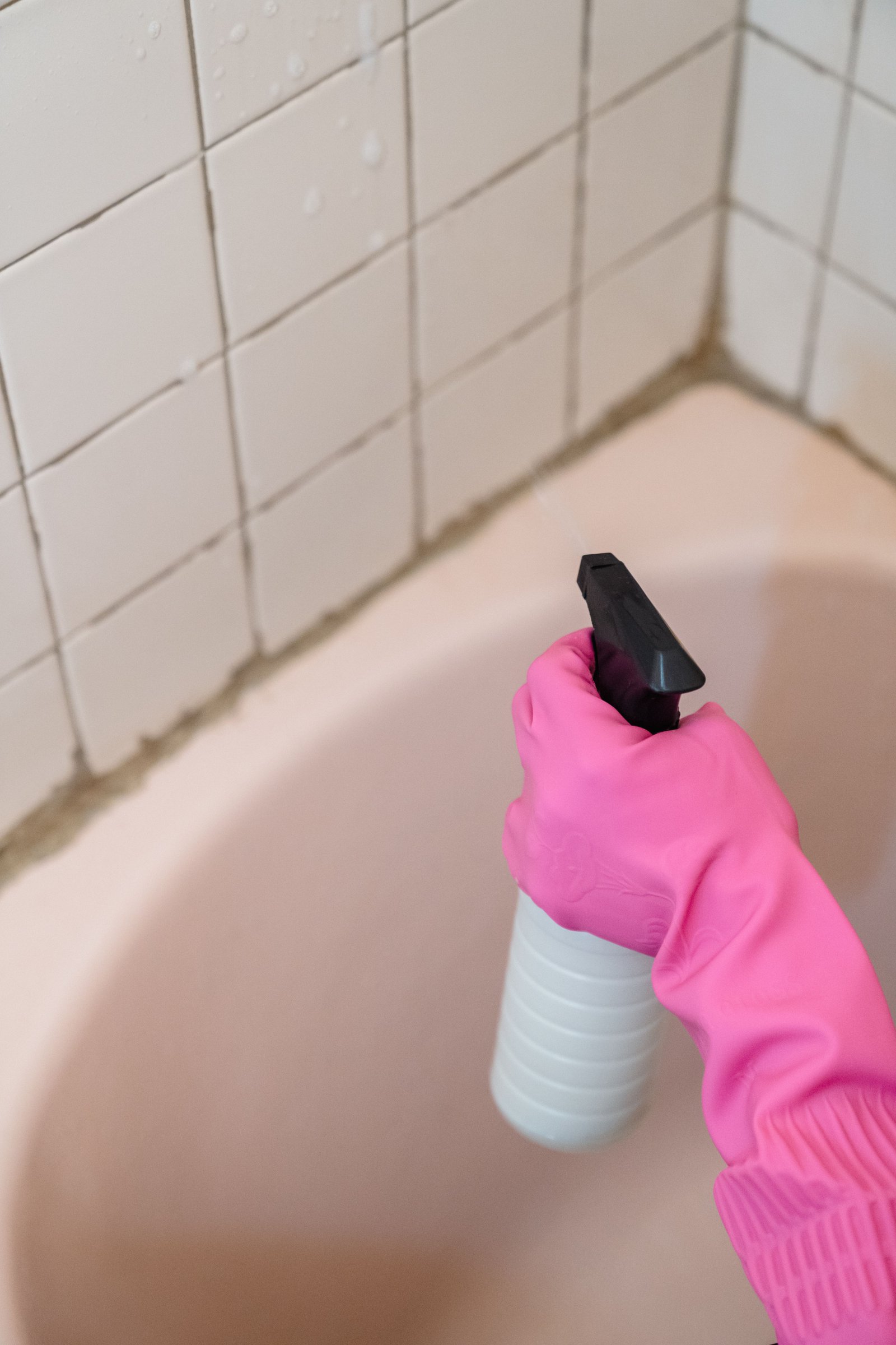 Deep cleaning spray applied to a bathtub