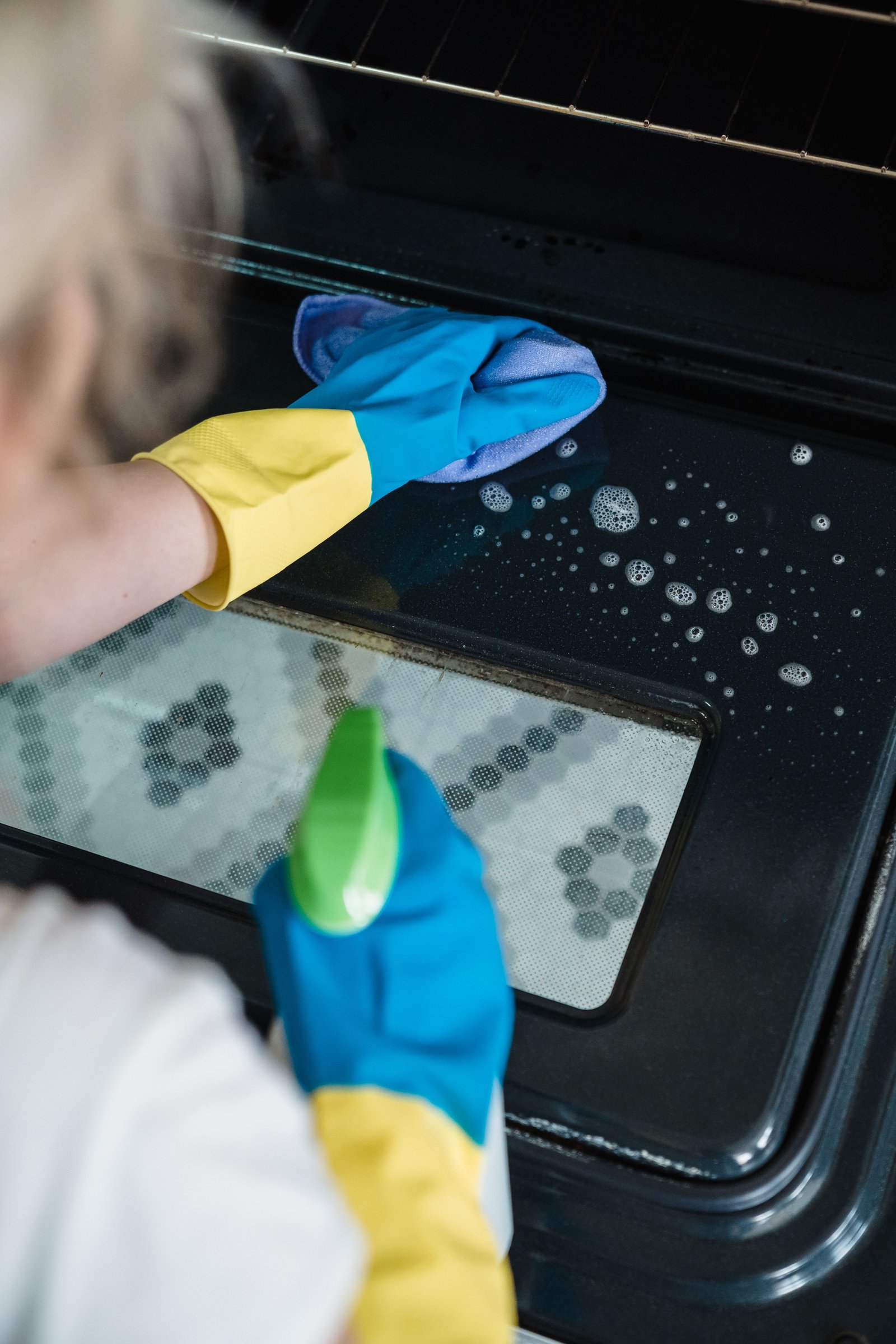 Deep cleaning the glass of an oven door